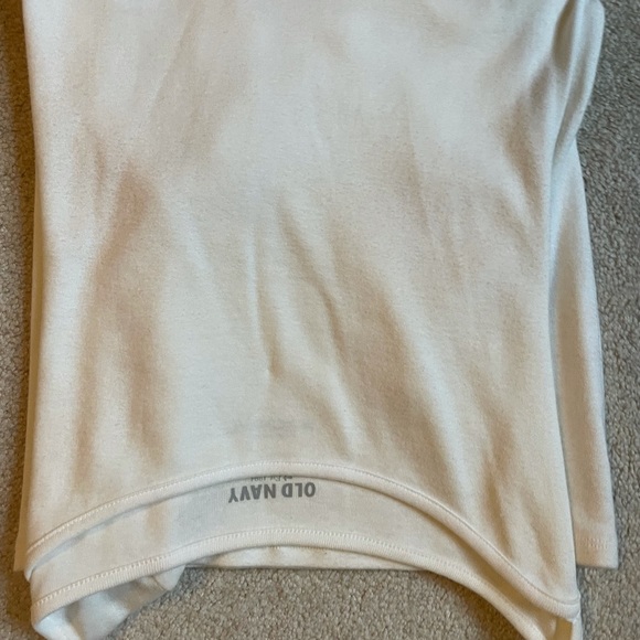 New old navy women’s plain white shirt, size medium. Worn once. - Picture 4 of 4